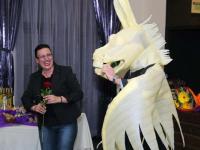 Наградата на публиката – крилатият кон-вдъхновител (с глава на магаре) “Златен Пегас”, превъплътен от актьора Валери Еличов (снимка: Петър Генчев)