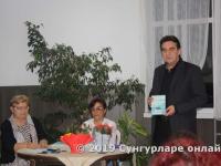 Издателят Денчо Михов представя книгата на Златка Христова, снимка “Сунгурларе онлайн”