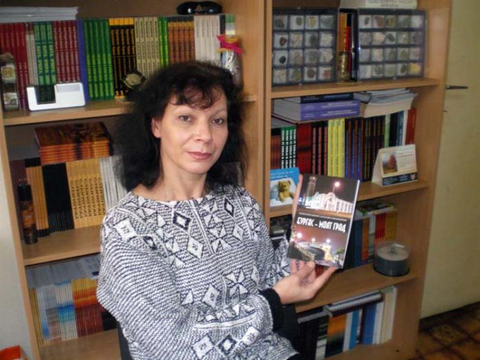 Петя Станева държи в ръцете си поредната, излязла от печат, книга на издателството