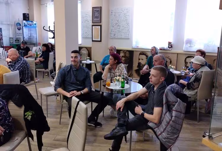 Почитатели на поезията и творчеството на Ани