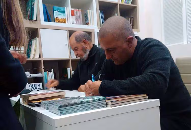 Автограф от автора за всички, пожелали да притежават "Непоискани дълбини"