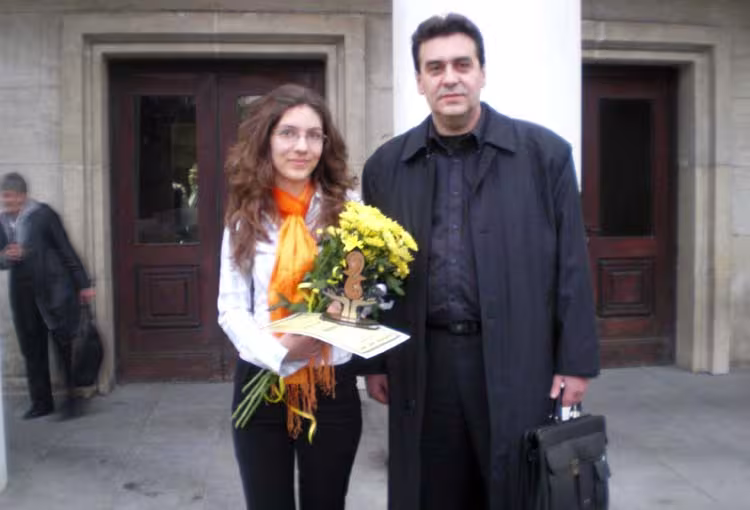 Александрина Георгиева ("Еквалибриум 2009") с издателя Денчо Михов