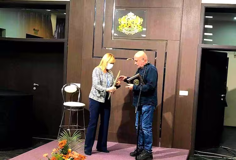Доктор Любомир Калудов бе отличен с плакет “Пегас” за книгата си “Големите и малките реки”