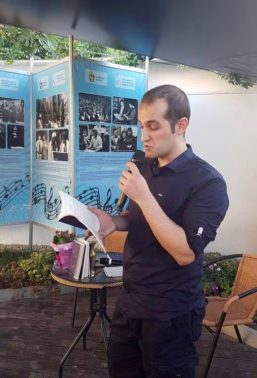 Авторът чете откъс от новата книга