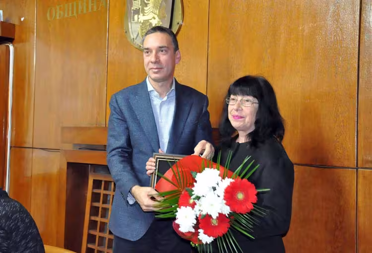 С плакет “Пегас” бе удостоена писателката Милка Иванов за книгата й “Сенките на времето”