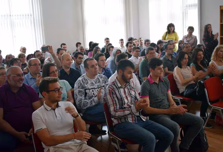 Препълнената зала “Вяра” се оказа недостатъчна, за да побере всички, желаещи да присъстват на събитието
