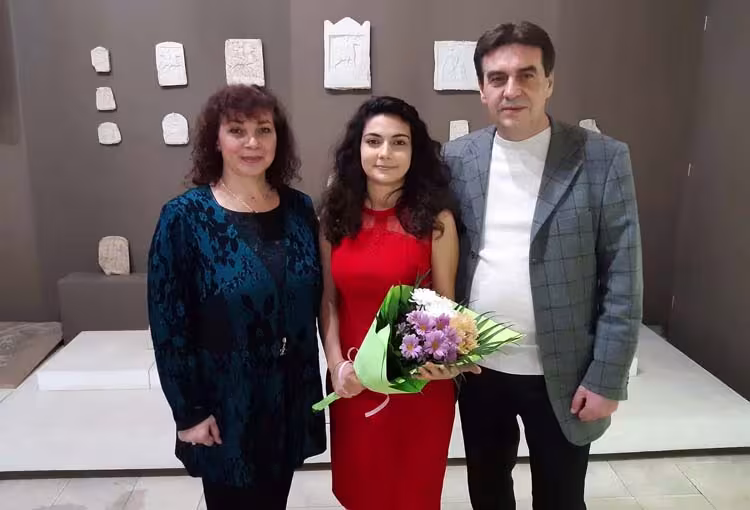 Таня Мир със своите издатели